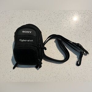 Sony CyberShot Camera Soft Carrying Case Black LCS-CSD w/ Strap
